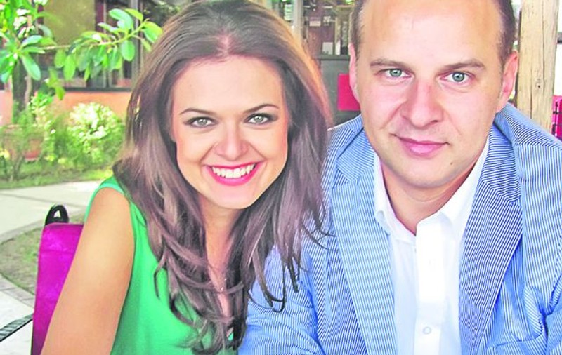 Distanţa, bat-o vina! Raluca Lăzăruţ s-a despărţit de iubit!