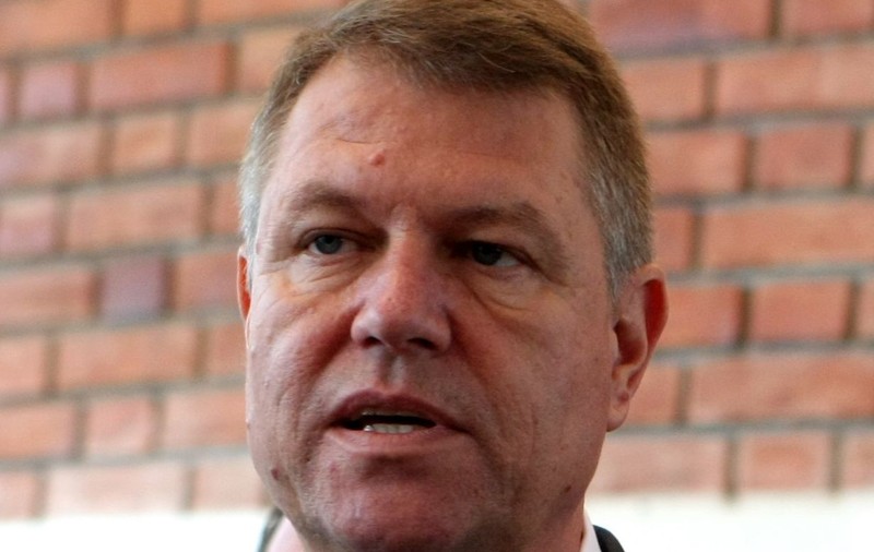 Merită like? Klaus Iohannis reacționează pe Facebook după ce zeci de mii de români "și-au luat like-ul înapoi"