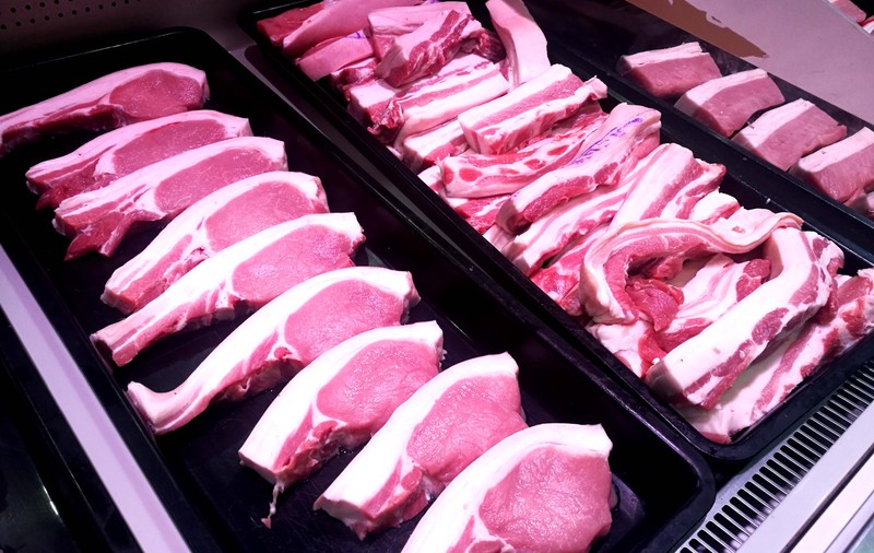 Carnea de porc nevândută se acumulează în Europa din cauza crizei de COVID-19 și a pestei porcine. Prețul, mult mai mic