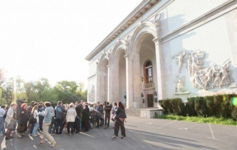 Miting de susţinere pentru conducerea Operei Naționale București!