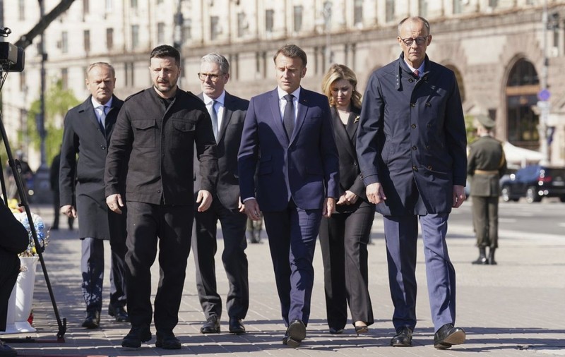 Cei mai puternici oameni din Europa au ajuns la Kiev, de unde îl amenință pe Vladimir Putin