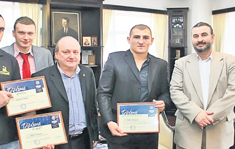 Studentul Moroşanu, premiat de facultate