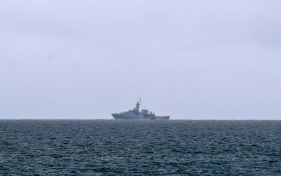 Nava britanică HMS Tamar, în apropierea insulei Jersey | FOTO: Profimedia