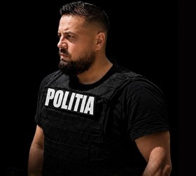 Viorel Șeicaru, în poza de pe coperta cărții scrise de el - Polițist între interlopii din politică și mafia din MAI