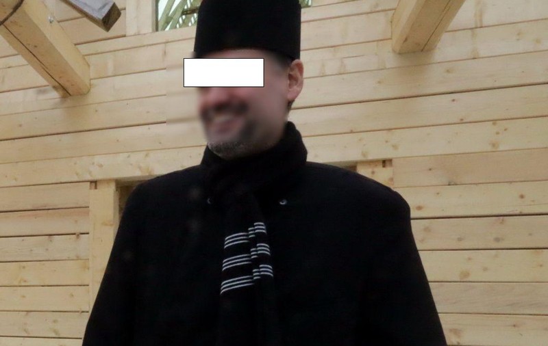Hoţii au furat din casa preotului 10.000 de euro şi vinul de împărtăşanie