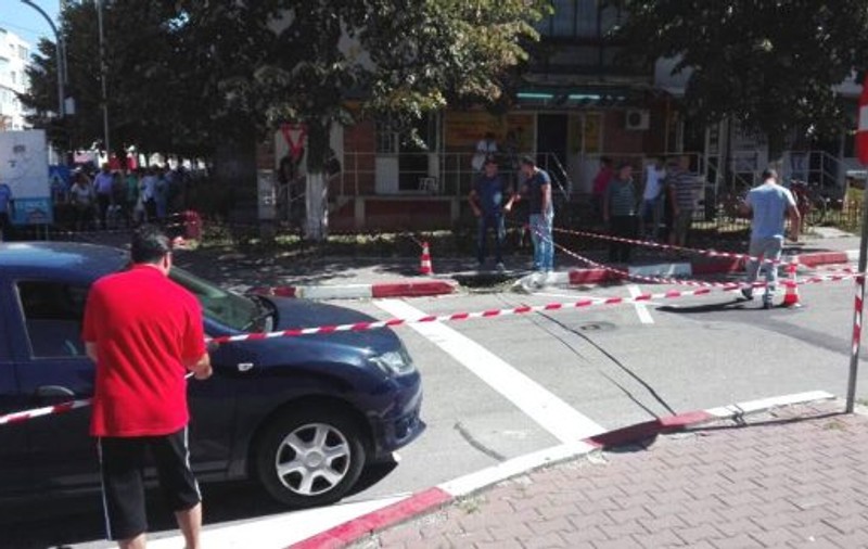 Crimă la Mioveni. O femeie a fost ucisă în plină stradă de un bolnav psihic. Bărbatul a fost arestat