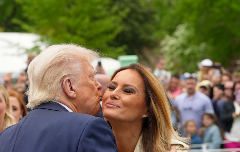 Donald Trump a plănuit o cină romantică la bordul Air Force One pentru prima-doamnă Melania Trump, care împlinește 55 de ani