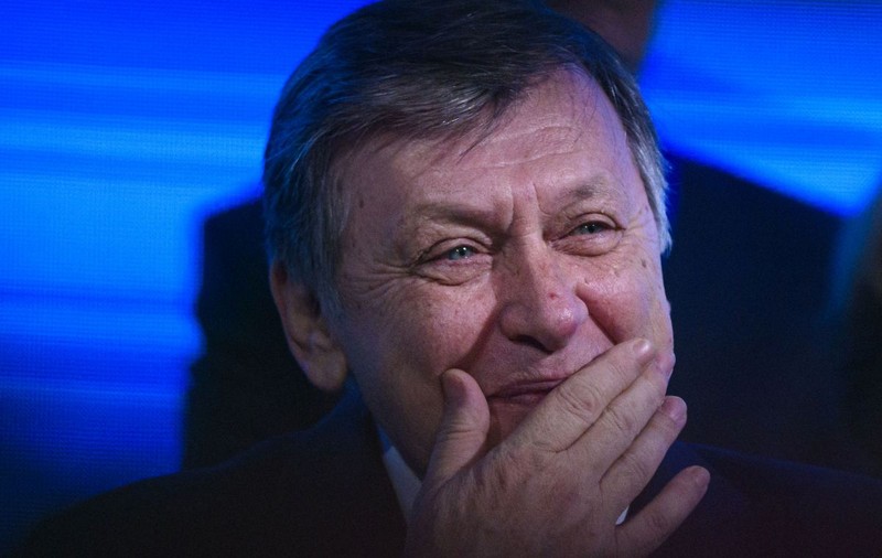 Crin Antonescu, răspuns pentru cei care îl acuză că are probleme cu jocurile de noroc și consumul de alcool. „Un om normal, prefer vinul”