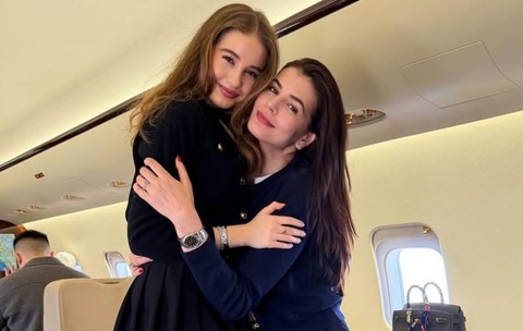 Cum a apărut Irina Columbeanu în timpul unei ședințe foto realizate în New York. Tânăra de 19 ani seamănă tot mai mult cu mama ei