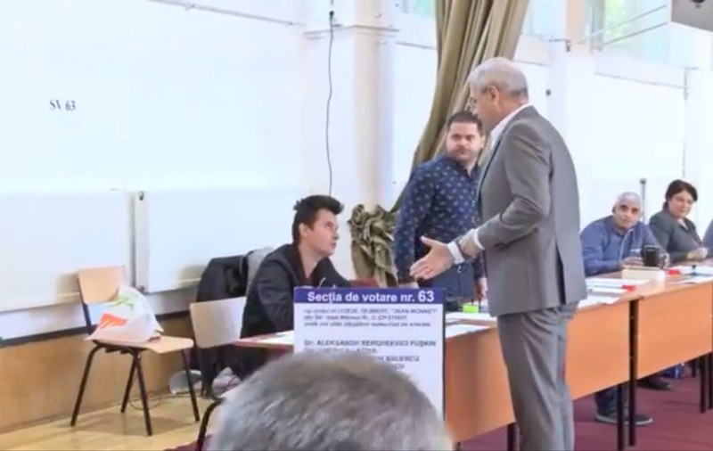 EDITORIAL/ Referendumul, răpus de  fake news, nu de homosexuali