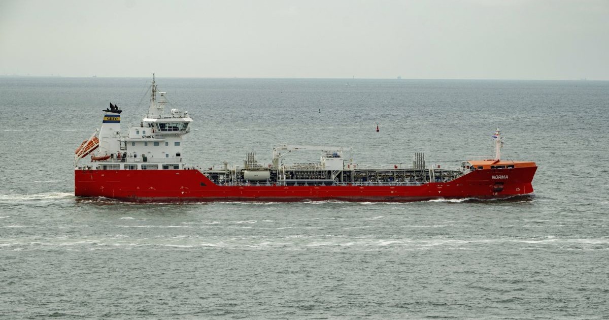 Un petrolier navighează pe Marea Nordului, mai 2025