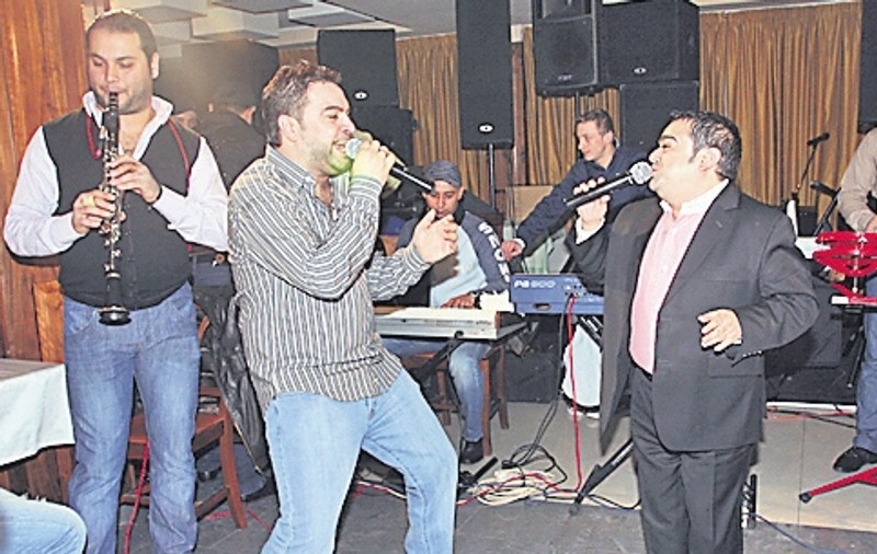 Adi Minune şi Florin Salam, în duet la restaurantul Rucăr
