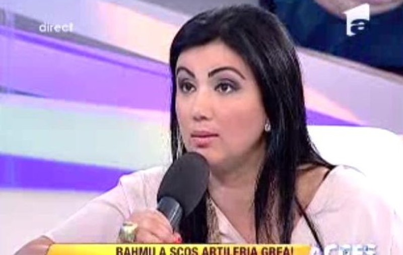 Adriana Bahmuţeanu: "Soţul meu face presiuni asupra martorului meu"