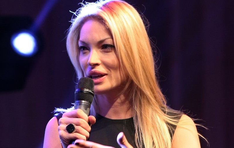 Valentina Pelinel a primit un MESAJ IMPORTANT de la PREOTUL EI. Cum a reacționat vedeta