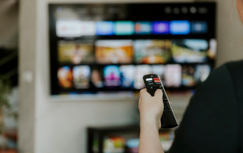 Televizoarele Samsung sparg bariera lingvistică pentru telespectatori: Dispozitivele pot traduce în timp real emisiuni, în șapte limbi diferite
