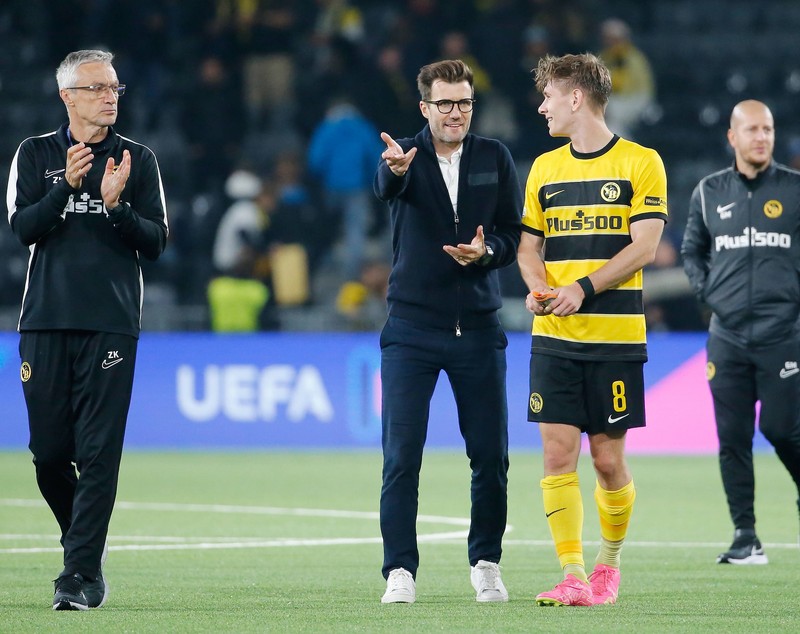 Zoltan Kadar s-a născut lângă fabrica de spirt și bere și lângă terenul de fotbal din Ozun: „Săream gardul de la bunica și intram pe terenul lui Juventus”. Știe versurile imnului Ținutului Secuiesc, „dar n-am talent la cântat”