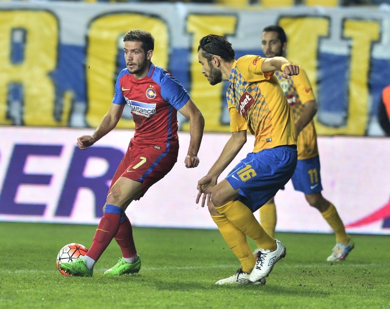 LIGA I LA FOTBAL: Petrolul - Steaua 0-0. "Lupii" i-au blocat pe campioni într-un derby disputat pe un teren ca un ogor, distrus de râme și de indiferența oficialităților locale! Steliştii reclamă starea gazonului şi neacordarea unui penalty: "A fost henţ la Benga!" Ce spune acuzatul