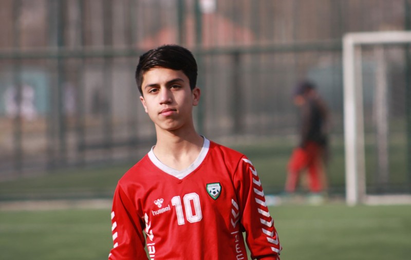 Un tânăr fotbalist afgan a murit, după ce a căzut dintr-un avion care decola din Kabul