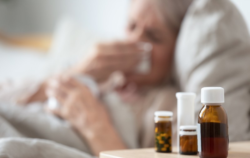 Medicamente expirate administrate în centrele pentru vârstnici din Arad. DSP a dat amenzi de peste 55.000 de lei