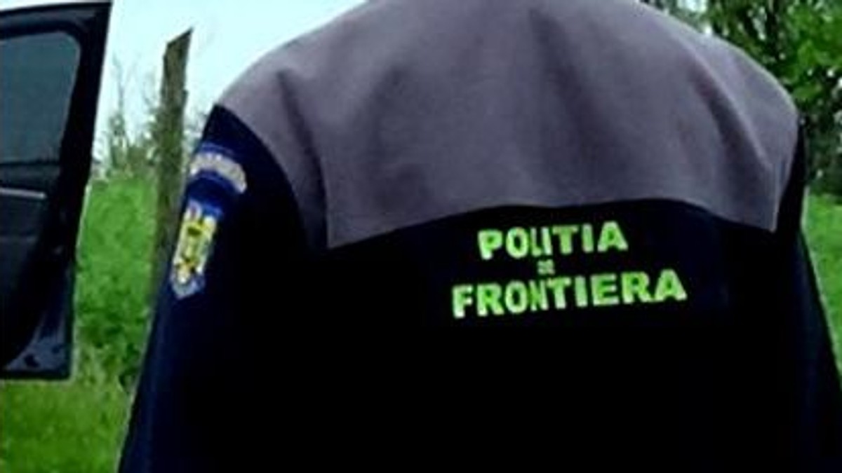 Trei sirieni au încercat să intre ilegal în România, ascunși printre cutii cu textile într-un microbuz
