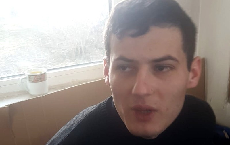 Tânărul care și-a înjunghiat fosta profesoară avea o condamnare "cu amânare" şi fusese iertat de prima lui victimă