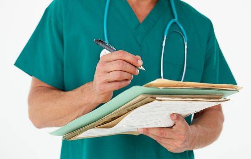 Uluitor! Medici sancționați cu 10% din salariu, după ce un om a murit din cauza neglijenței lor