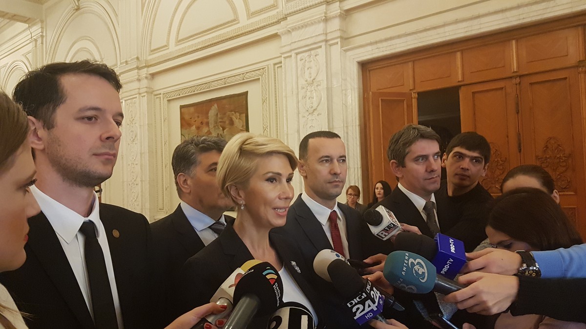 Prima moțiune de cenzură împotriva Guvernului Tudose, depusă în Parlament