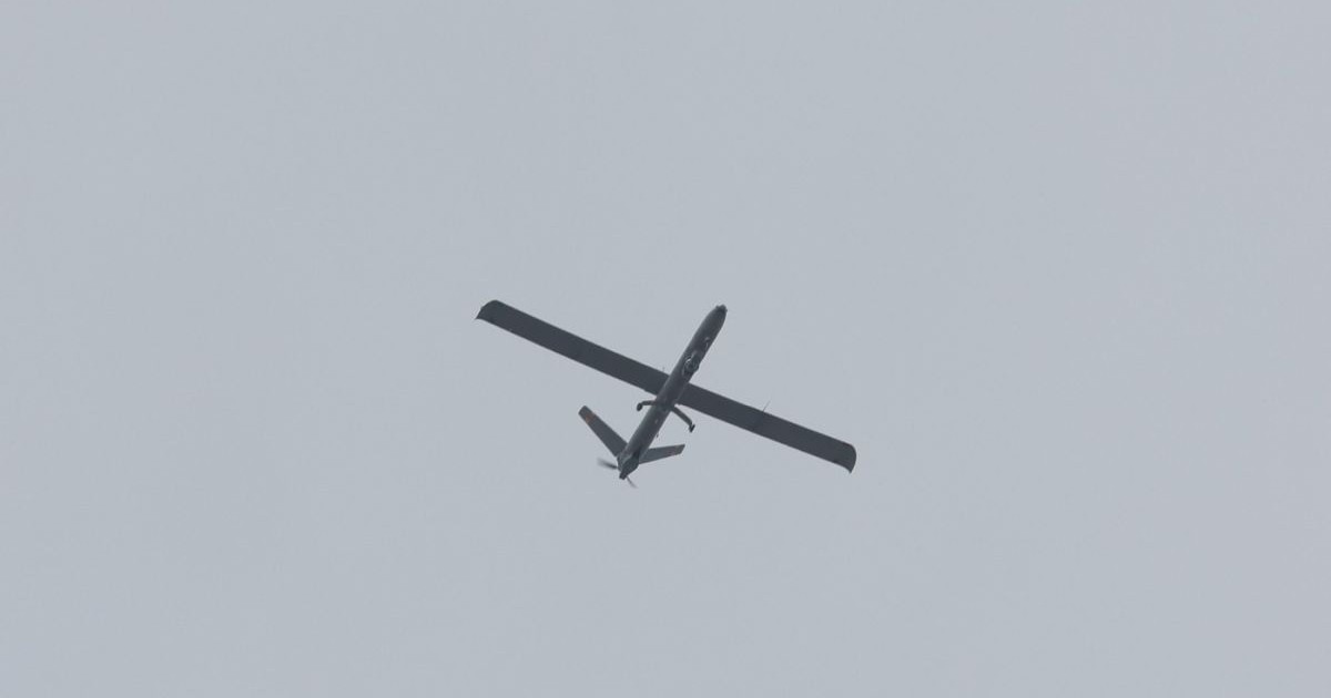 O dronă de atac este lansată spre țintă