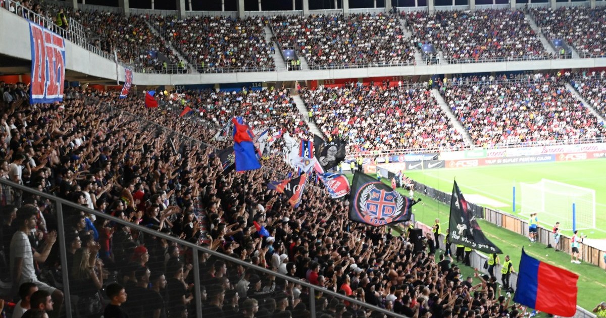 Stadionul Steaua-Ghencea din Bucuresti, plin de suporteri