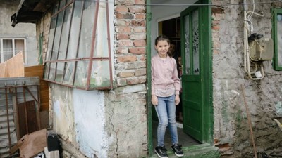 România are 3.610.644 de copii, dintre care 1.163.000 sunt în risc de sărăcie, iar 400.000 nu merg la școală