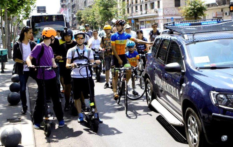 "Bucharest bicycle tour" are loc vineri, timp de două ore. Recomandările Poliției Rutiere pentru șoferi și pietoni