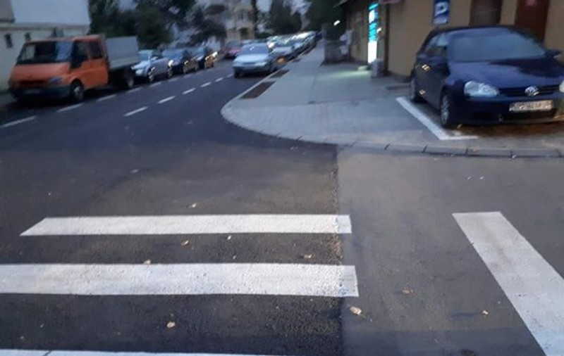 Trecerile de pietoni din Focșani care au devenit virale pe Facebook. Sunt pe banda de mers a mașinilor