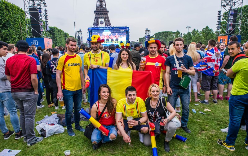 România-Elveția (ora 19.00). Euro 2016. Nebunie cu suporterii tricolorilor la Paris. ”Trăiască DNA-ul, jos comunismul!” LIVE VIDEO