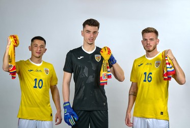 Așa arată noile tricouri ale echipei naționale | FOTO: frf.ro