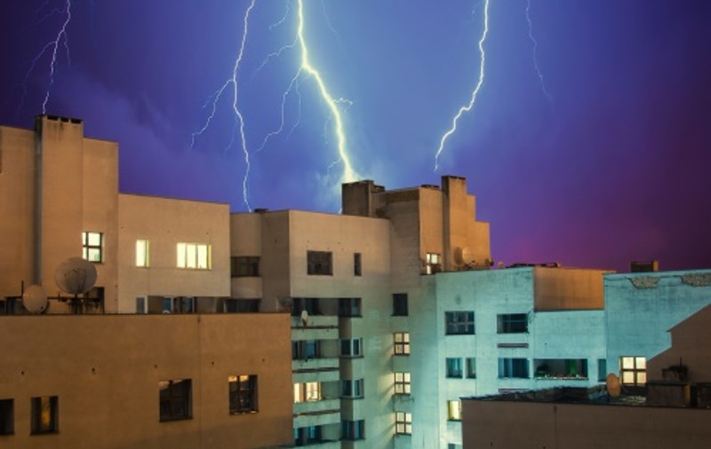 Prognoză specială pentru București. De miercuri seară vin ploi torențiale, cu descărcări electrice, vijelii și grindină