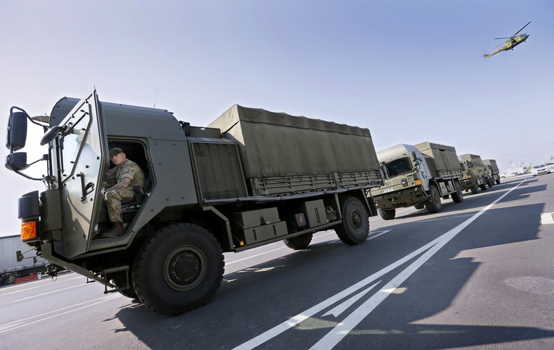 Un convoi NATO care se îndrepta spre România a fost blocat în Grecia