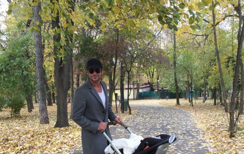 Radu Vâlcan se declară ”guru în ale rahatului” de bebeluș