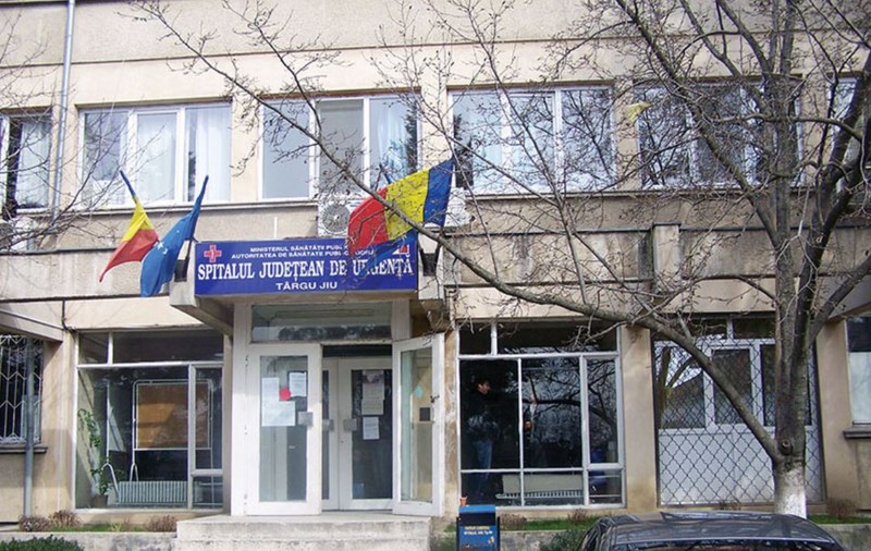 Transfuzie greșită făcută unui bătrân, la Târgu Jiu. Ginerele: “E ca o legumă”. Spitalul a fost amendat cu 25.000 de lei