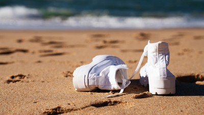 Ce încălțăminte neobișnuită revine în modă?