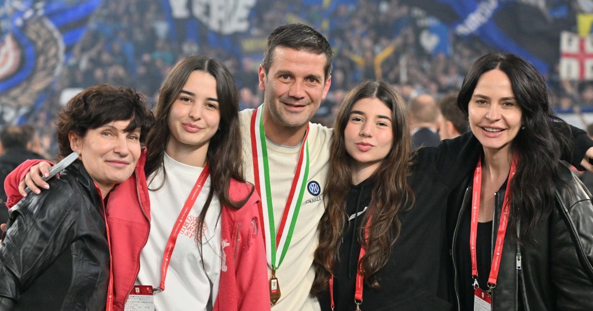 Cristi Chivu alături de familia sa