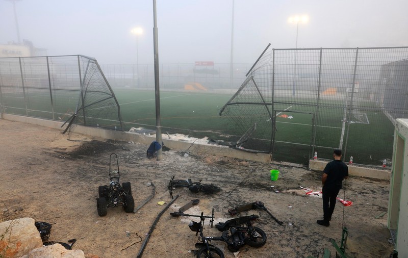 Israelul anunță că a lovit ținte Hezbollah din Liban, după atacul asupra terenului de fotbal în care au murit 12 copii. Risc grav de escaladare