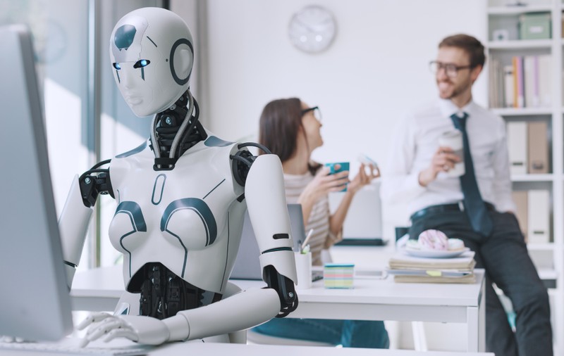 Inteligența artificială aduce productivitate de patru ori mai mare și creșteri salariale semnificative