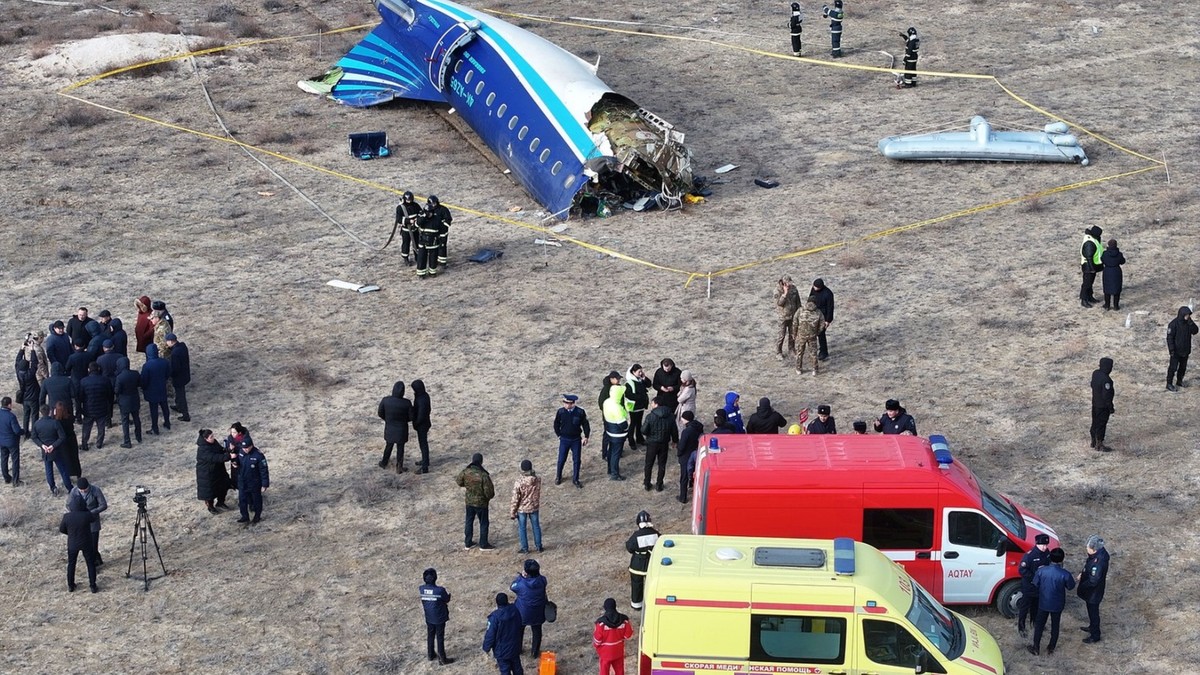 Avion azer prăbușit în Kazahstan după ce nu a putut ateriza la Groznîi Foto: Hepta