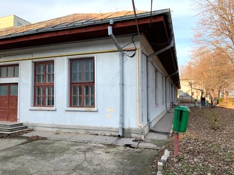 Una dintre clădirile de pe strada Olteniței