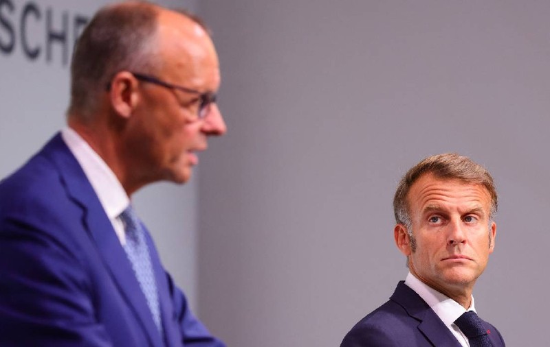 Haosul politic poate opri motorul franco-german al Europei. Nici euro nu se simte bine