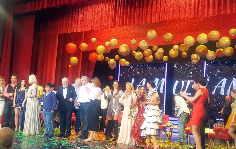 VIDEO | Moment emoționant la spectacolul-aniversar al lui Alexandru Arșinel. Dedicație pentru soția bolnavă, aflată în sală!