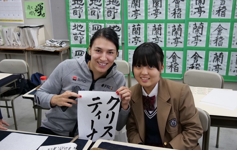 Handbalistele din naționala României au luat lecții de caligrafie și au învățat ceremonia ceaiului, în Japonia / FOTO