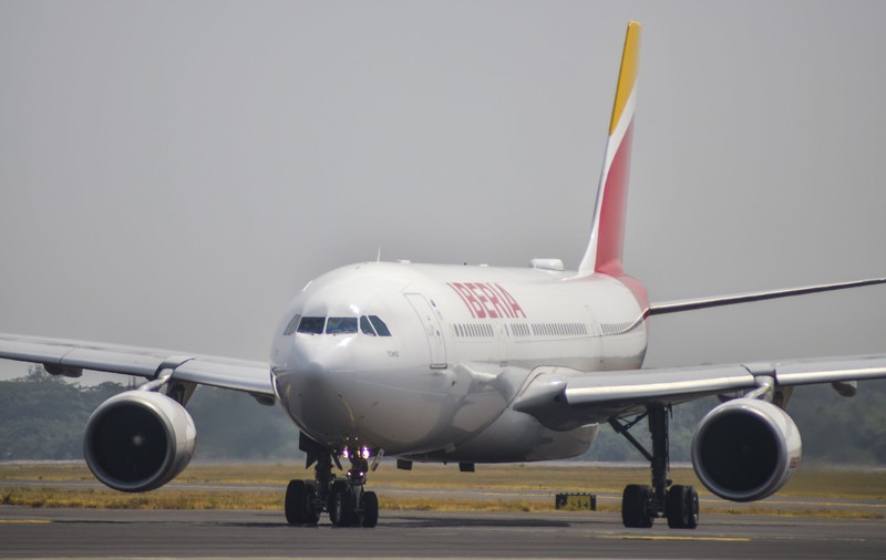 „Rămâi cu mine la Torino”. Un bărbat a oprit avionul de Madrid pe pista de decolare, după ce amanta l-a sunat și i-a cerut să mai stea cu ea