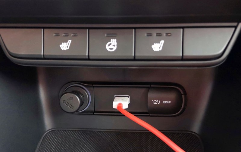 Iată 6 lucruri utile pe care le puteți face cu portul USB al mașinii și despre care poate nu ați auzit încă