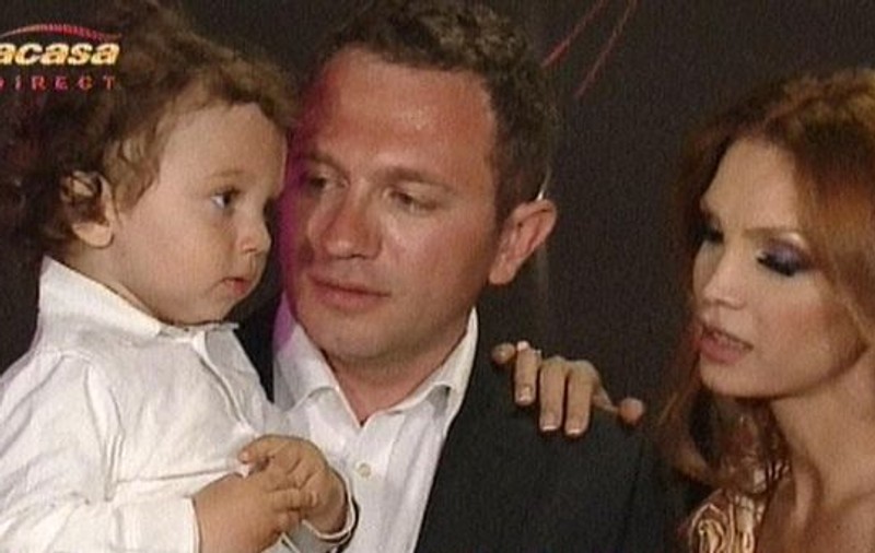 Cristina Spătar i-a tăiat moțul fiului ei. Vezi ce a ales Albert de pe "tava destinului"!